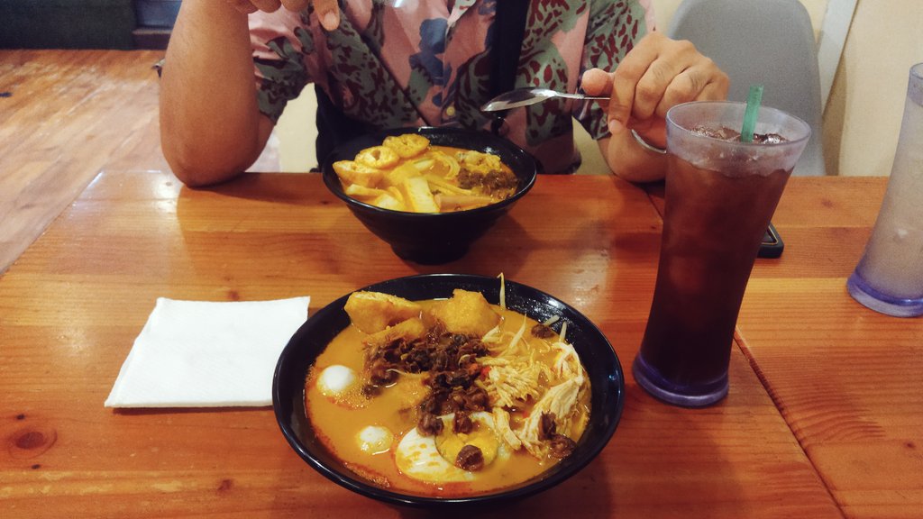 idespisecats's tweet photo. Dating makan mi kari je. #B40Life #TipsJimat ✅ https://t.co/0Cy6RICGMJ