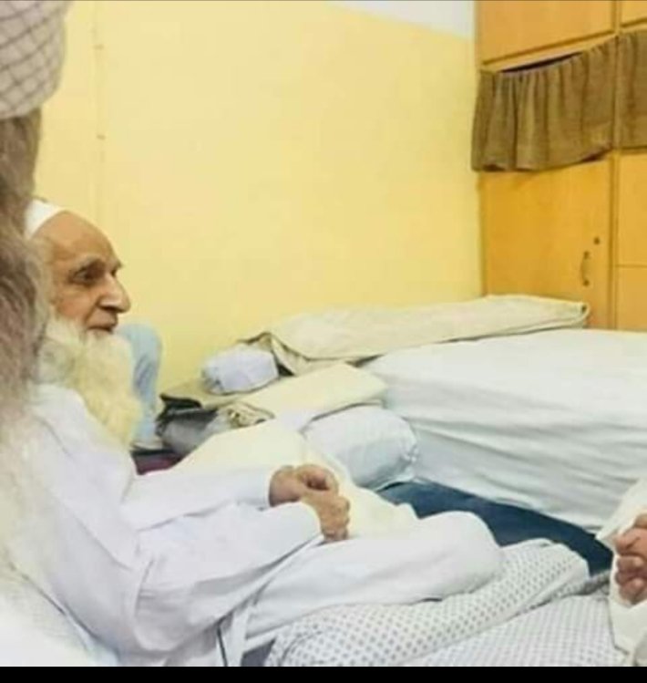 راٸیونڈ کے وہ بزرگ جس کی رات پوری قرآن کی تلاوت میں گزرتی ہے جوصرف تہجد کی نماز کے لۓ 10منٹ آرام کر کے 40منٹ تہجد میں گزارتے ہیں، یہ وہ ہستی ہے جن کو کثرت سے میرے پیارے نبیﷺ کی زیارت نصیب ہوتی ہے آج آپکوں انکی زیارت کرواتے ہیں، وہ ہیں مولانا نذرالرحمن صاحب راۓونڈ مرکز والے .