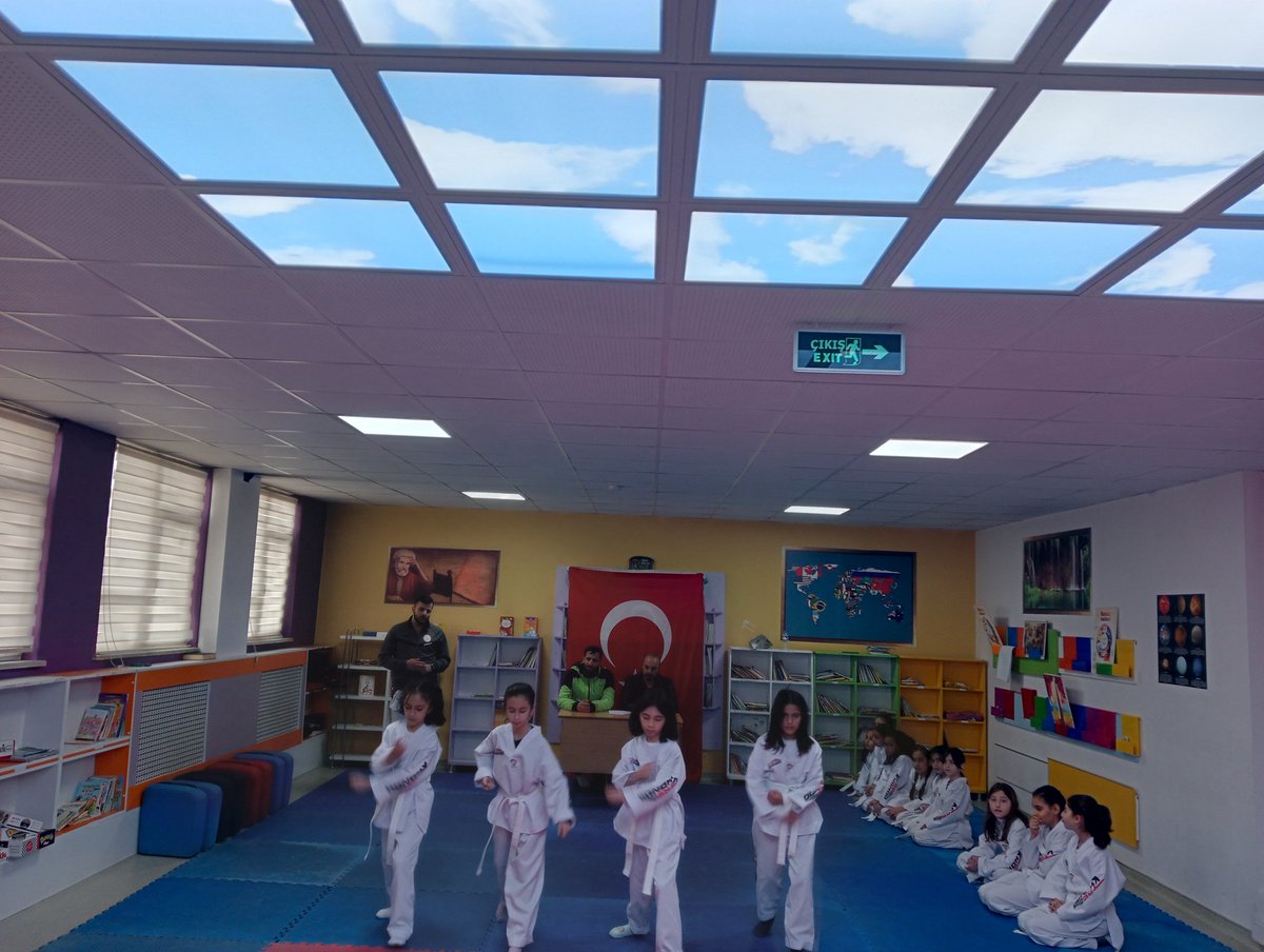 Taekwondo Kuşak Terfi Sınavı okulumuzda yapıldı.Kuşak Sınavına 60 öğrencimiz katıldı.Öğrencilerimiz başarılı olarak bir üst kuşak olan sarı ve sarı yeşil kuşağa terfi etmiştir.Öğrencilerimizi tebrik ediyoruz.<a href="/horasanmem25/">Horasan İlçe Milli Eğitim Müdürlüğü</a> @hkmt_korkmaz <a href="/s__karakurt/">Selahattin Karakurt</a> <a href="/omertekesmia/">Ömer TEKEŞ</a>