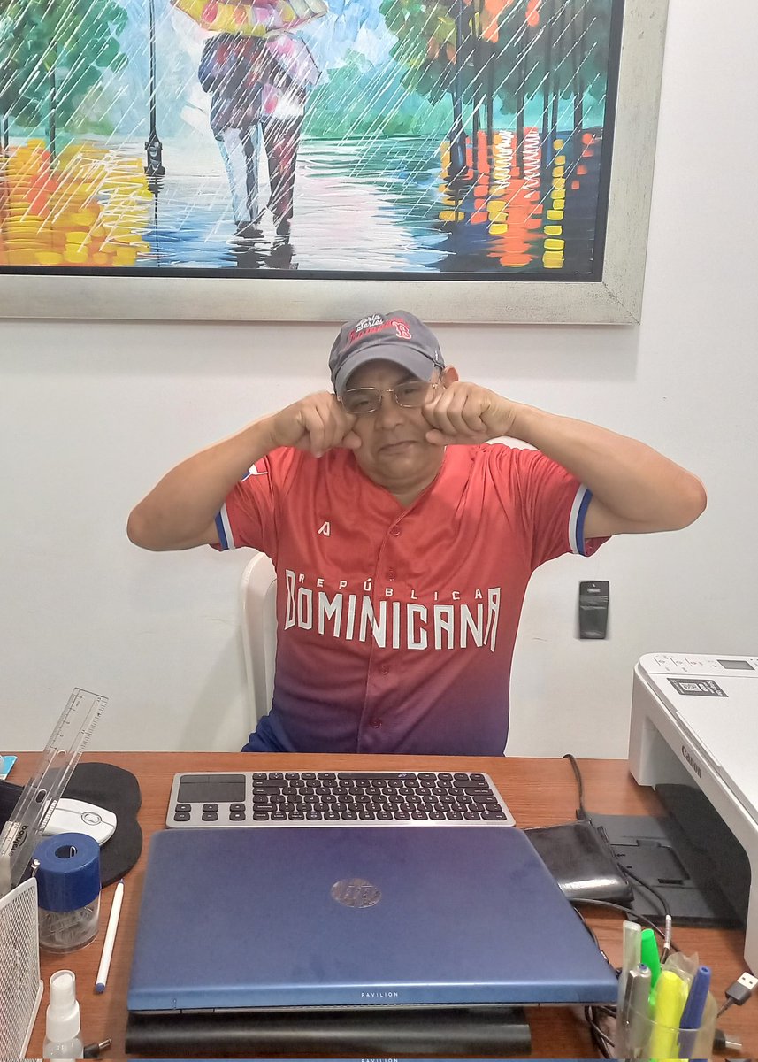 periodycom's tweet photo. @z101digital @deplaymaker @Moluskein Dejen los boricuas disfrutar a su manera. En #erede  hubiésemos hecho lo mismo. Yo aún estoy llorando. Callemos nuestra derrota.  Ellos tienen razón cuando dicen que: "en #erede celebraron antes de ganar" @Moluskein @DePlayMaker @MLBDominicana @piodeportes @_acelado https://t.co/kCoMJSg1Za