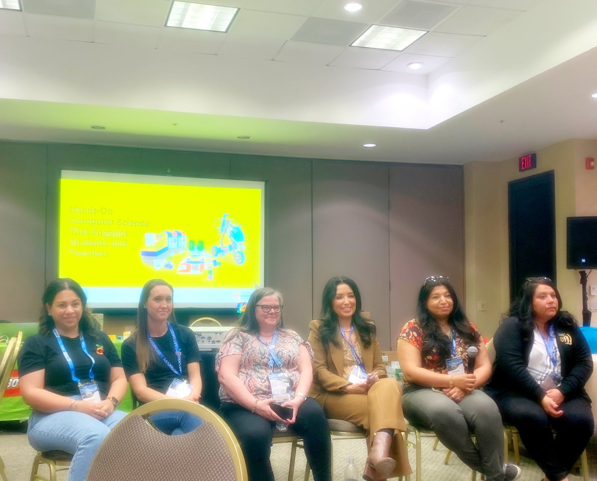 #MoveOuttaWay Trailblazer’s #PowerfulWomen panel up in here share their experiences w/bringing #CA4all to their schools!! And I’m here for it! We can do this! Find your crew & get to work! #NewCivilRight #SpringCue #SomosCUE