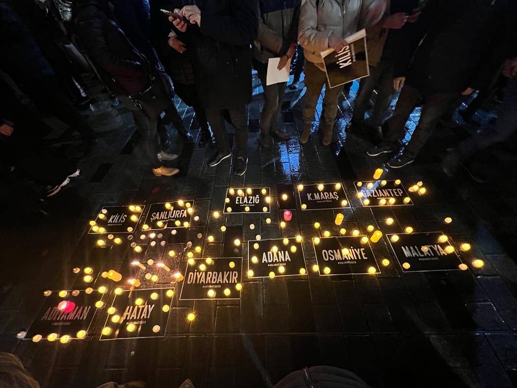 Depremde yitirdiğimiz meslektaşlarımızı ve canlarımızı depremin 40.gününde meslektaşlarımız ile birlikte andık.
Üzgünüz,öfkeliyiz,hesap soracağız.