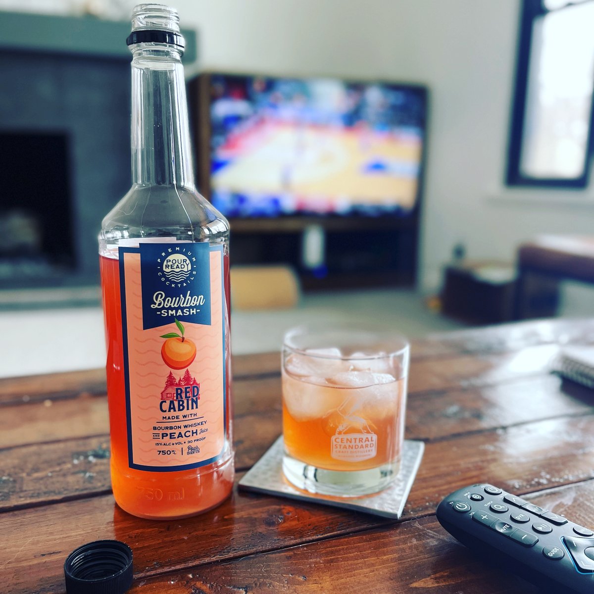 StandardDistill's tweet photo. READY for today’s games with Pour Ready Peach Bourbon Smash. It’s made with our🥇 @redcabinbourbon, natural Wisconsin honey, and peach juice. The easiest cocktail you’ll ever make - just pour over ice!

#centralstandard #distillery #pourready #peachbourbonsmash #marchmadness https://t.co/bSKuydczuq