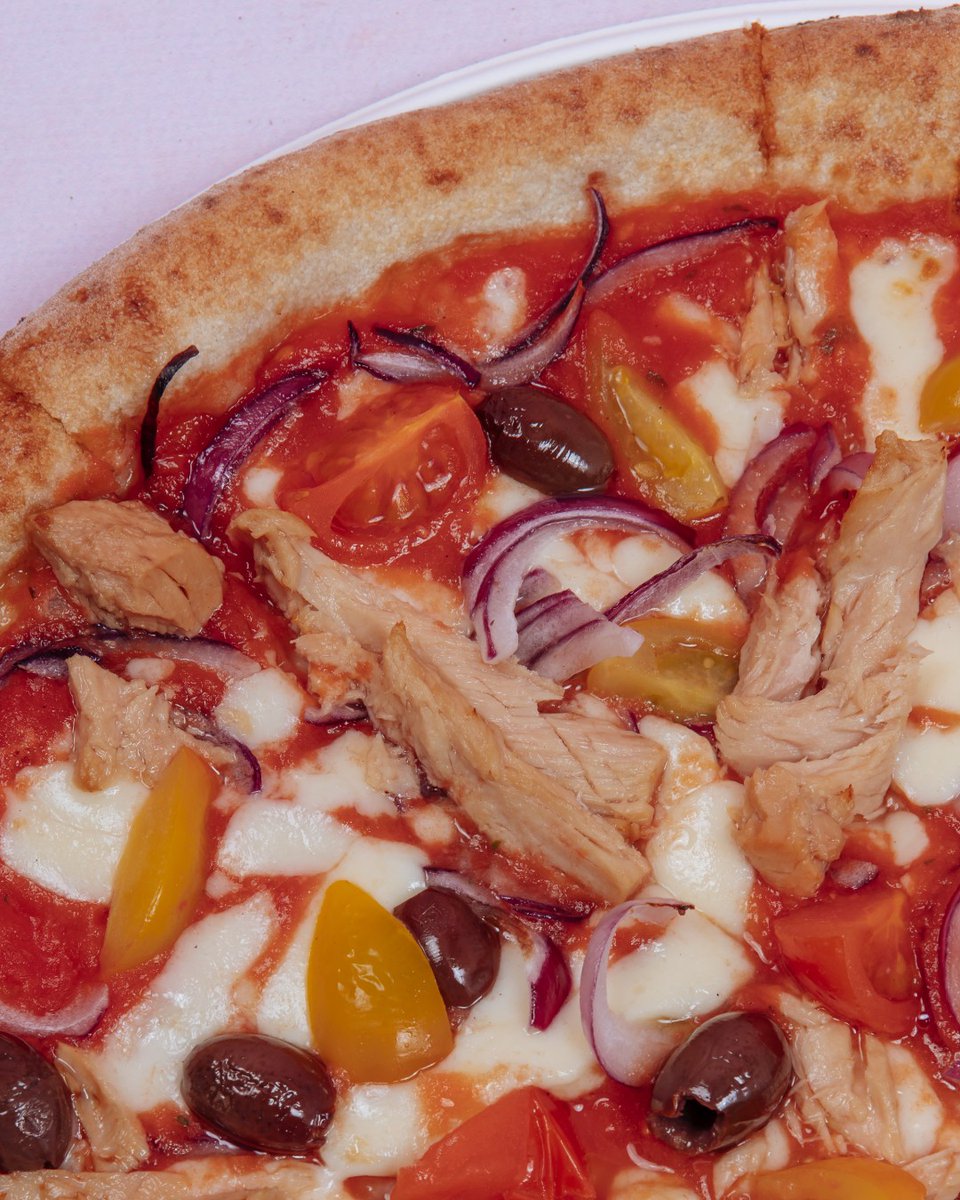 The best pizza on earth?
The one you create yourself 🍕
#custom #pizza #pomodoro #helbizkitchen