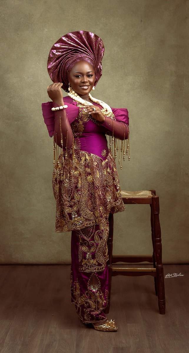 oadefisayo's tweet image. The not BTS images 😀 #traditionalbridalphotoshoot