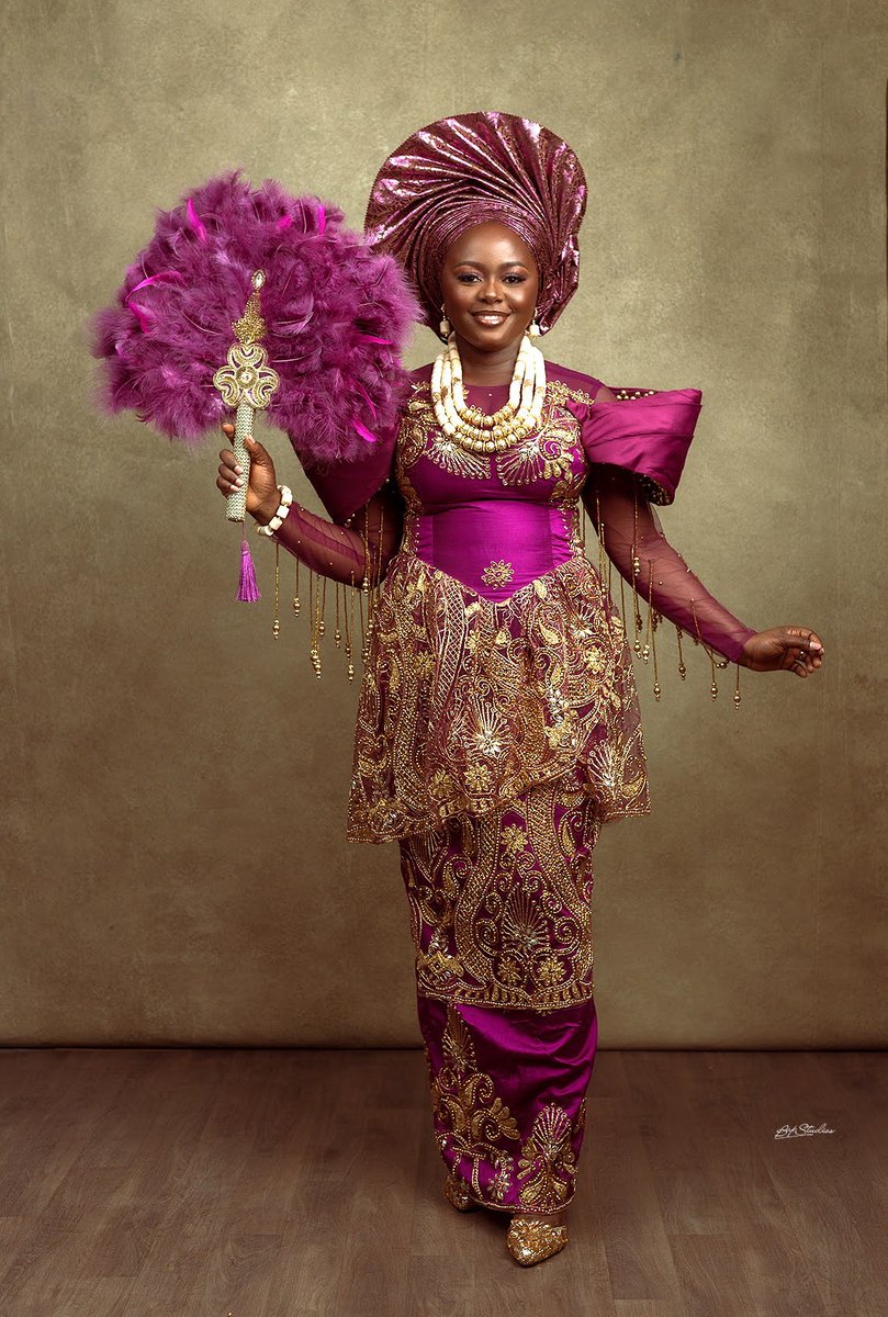 oadefisayo's tweet image. The not BTS images 😀 #traditionalbridalphotoshoot