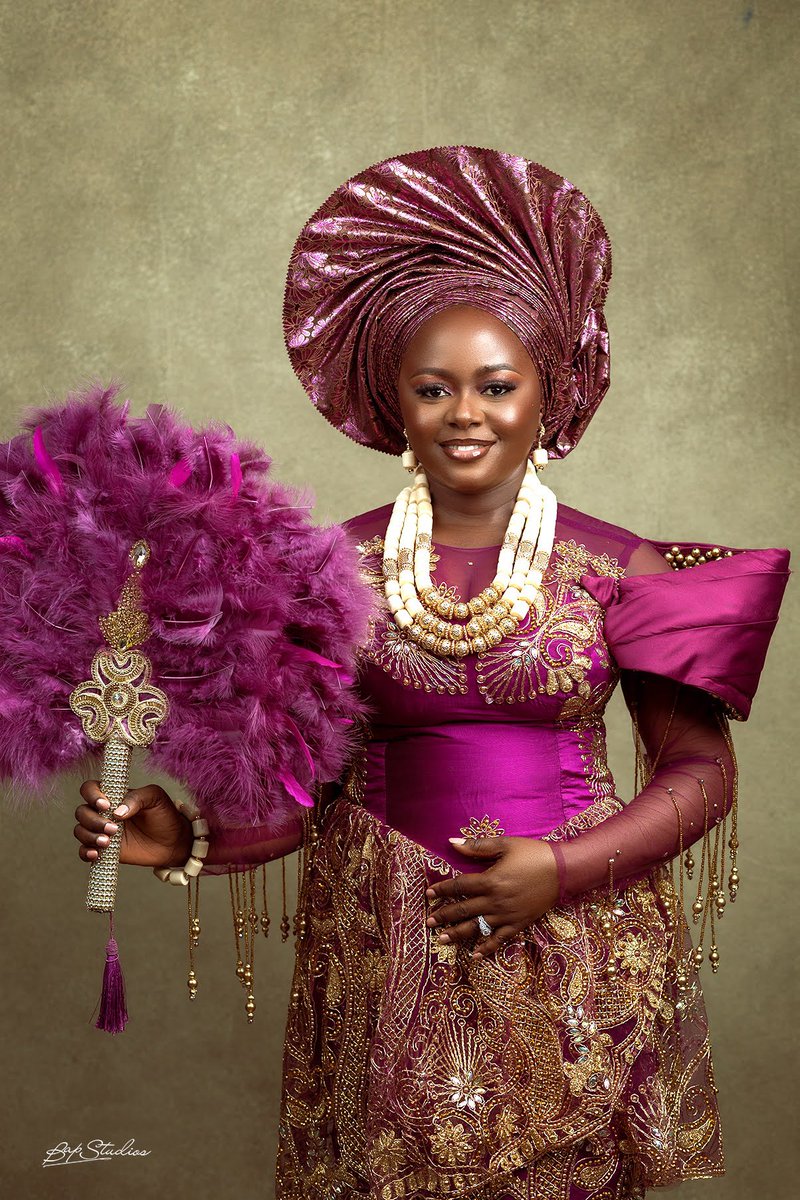 oadefisayo's tweet image. The not BTS images 😀 #traditionalbridalphotoshoot