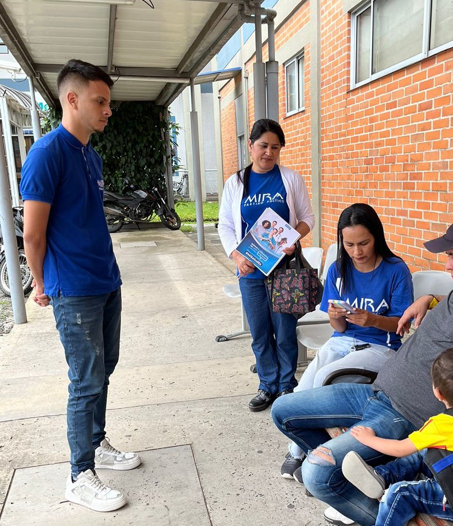 PilarGarcia_01's tweet photo. Usuarios de las instituciones prestadoras del servicio de salud nos dan su opinión a través de la encuesta de percepción sobre el proyecto de #ReformaALaSalud 

#MiSaludEs #Conocer, #Construir y #Proponer para lograr beneficios  y  bienestar en los #Colombianos.

@PartidoMIRA https://t.co/cxS2Pxsu2d