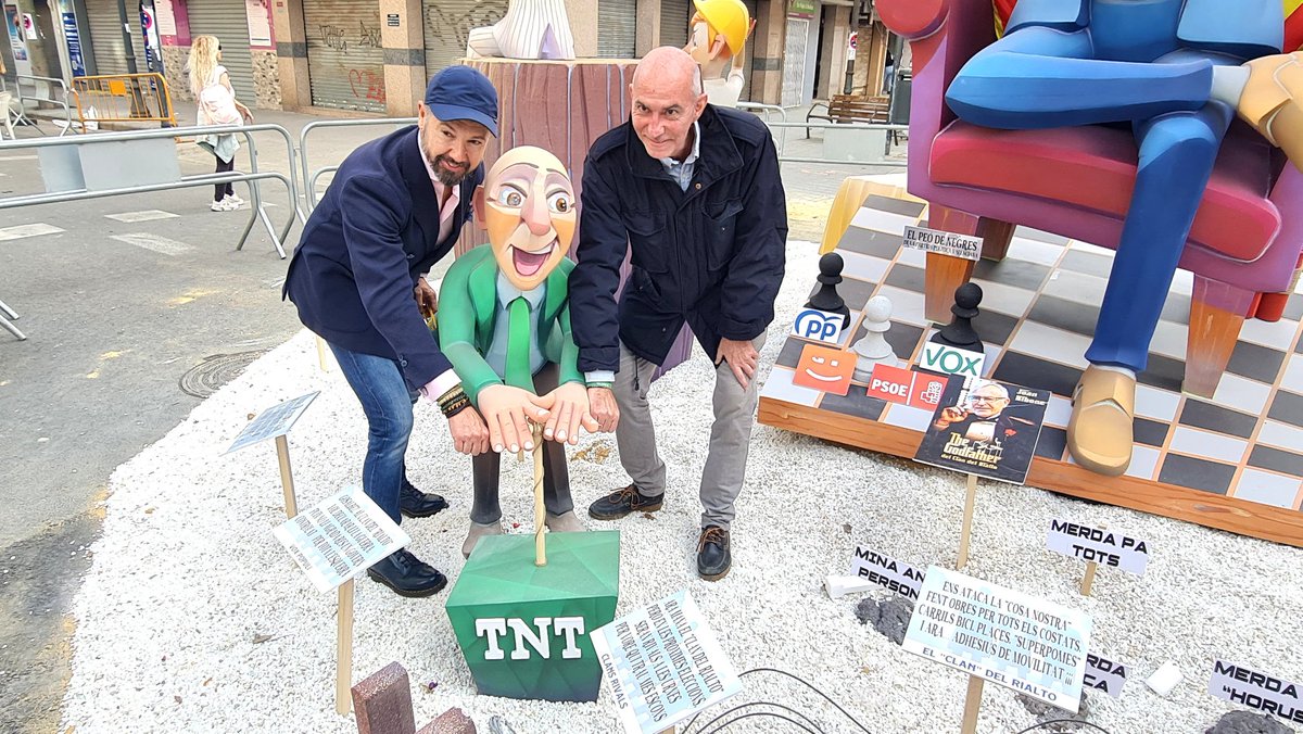 JosGOSALBEZ1's tweet photo. Nunca una falla @FallaDamadElx   ha reflejado tan fielmente el sentimiento popular.

A políticas social comunistas, destructivas, voladuras controladas.

#CuidaLoTuyo
#Fallas2023 https://t.co/67c0XH8N4p