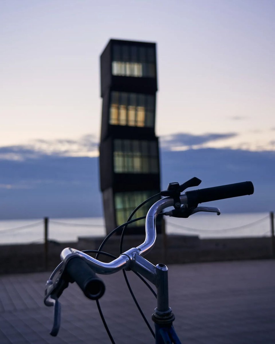 VisitBCN_ES's tweet image. 🌴 Res com una visita ràpida a la platja de la Barceloneta per preparar-nos pel bon temps! 🏖️

📷 bcnmagica (IG)
#visitbarcelona #barcelonabeach #estelferit