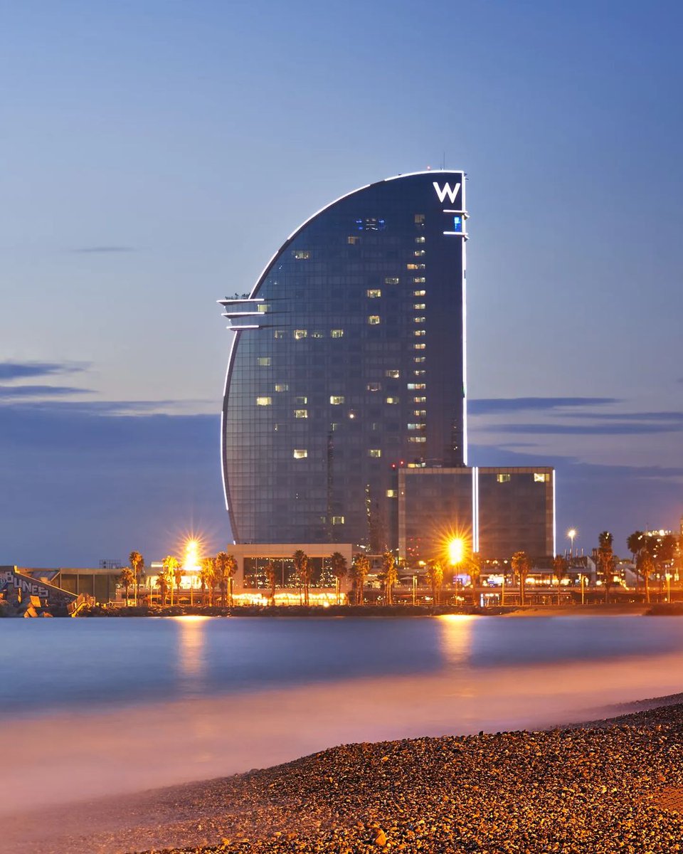 VisitBCN_ES's tweet image. 🌴 Res com una visita ràpida a la platja de la Barceloneta per preparar-nos pel bon temps! 🏖️

📷 bcnmagica (IG)
#visitbarcelona #barcelonabeach #estelferit