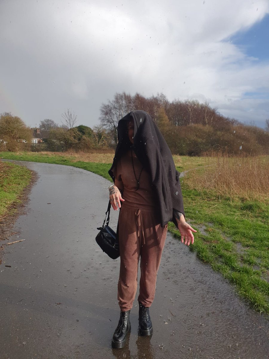 Toxicmusing's tweet photo. British weather 🌞🌦️🌧️ https://t.co/p1H6gyKp5u