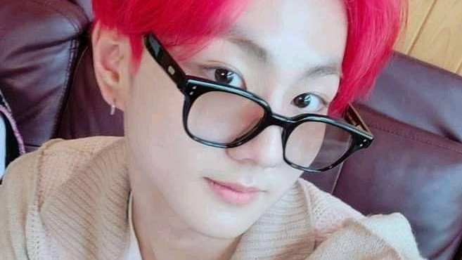 yjwprnts's tweet photo. jungwon selcas in specs ~ https://t.co/qoICqrkw6f