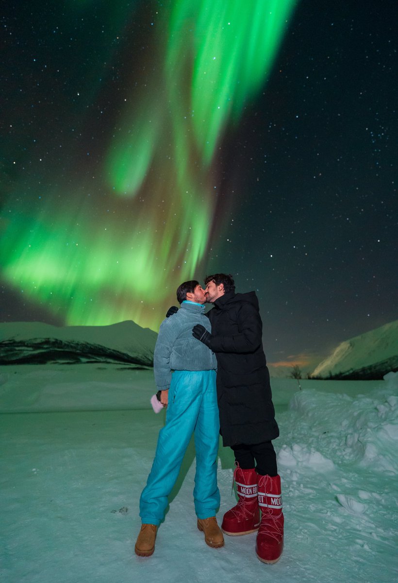 dzacariotti's tweet photo. chasing the northern lights 💚 https://t.co/CpF2EbBn1h