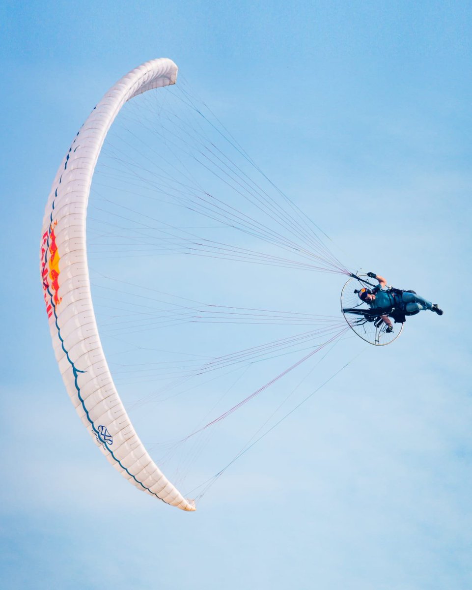 AfshanYounus's tweet photo. Red Bull athlete Horacio Llorens made #PSL8 Closing Ceremony a memorable event with his high-flying performance, paragliding and paramotoring his way from Multan to Lahore.
@redbull
#redbullpakistan #redbullpk #redbullparamotorstunt #givesyouwings https://t.co/jcQ0hU2gsM