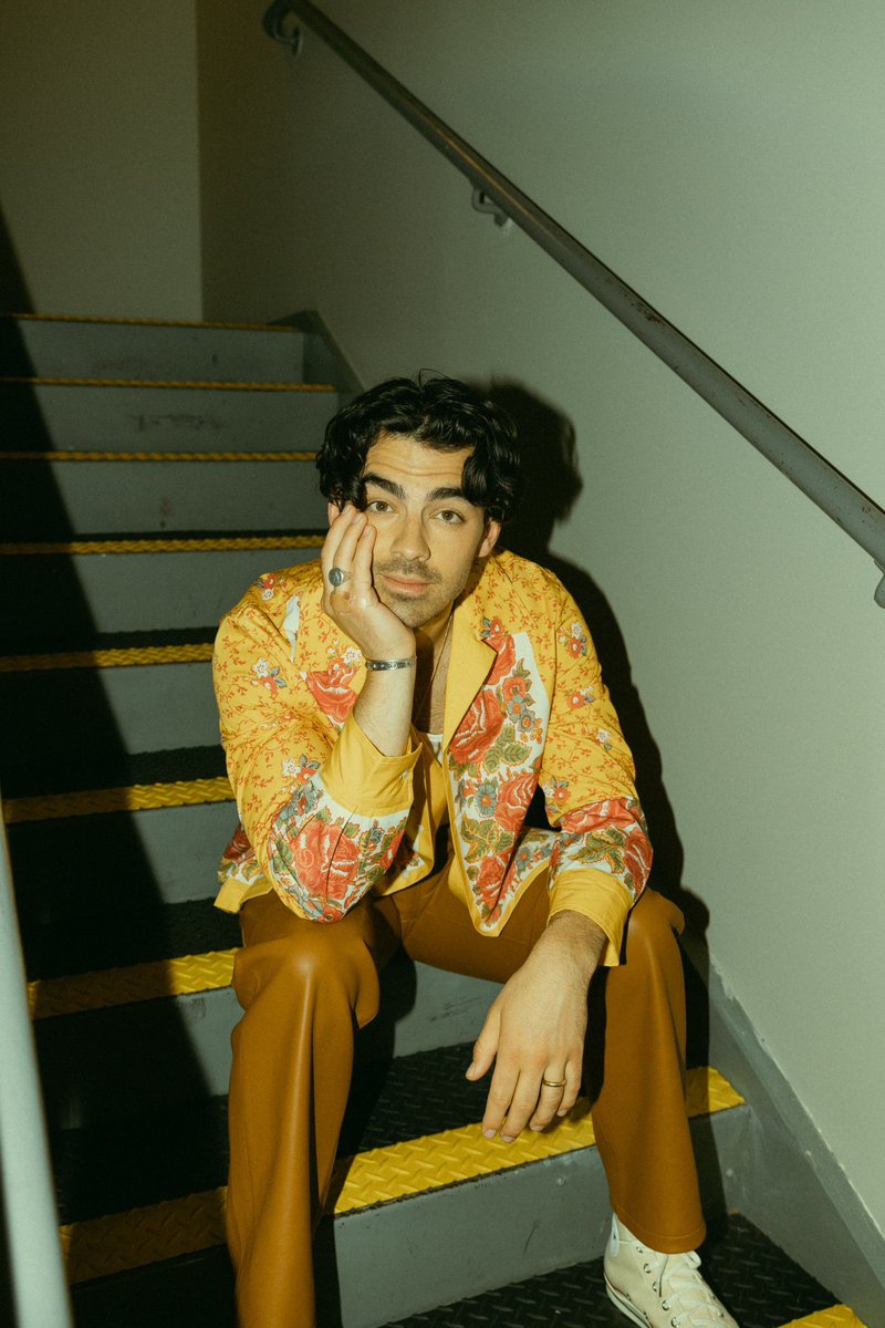 joejonas's tweet photo. Tell me a story. https://t.co/GzlYoAKWIB
