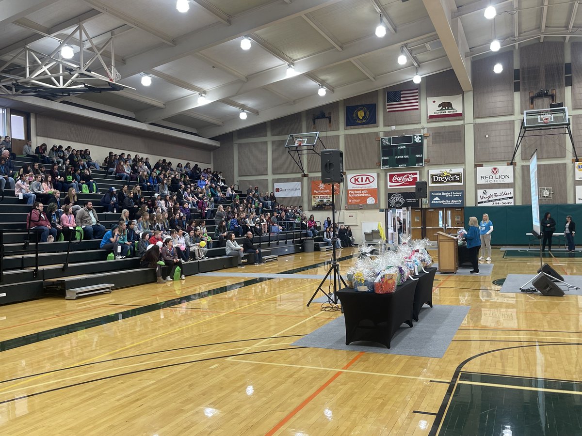 ShastaCollege's tweet photo. Over 260 6th-8th grade girls are on the Shasta College campus today as part of the AAUW (American Association of University Women) Women in STEM Conference. Dr. Lea Tate gave the Keynote and our own Yanna Iatridis welcomed everyone. #scSTEM #scGirlPower #AAUW https://t.co/YKvziohnLS