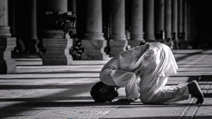 ibra12565's tweet photo. وهُمُومُ قَلبِكَ بِالسُّجُودِ زَوَالُهَا
والذَّنبُ يُغفَرُ وَالمَوَاجِعُ تَنجَلِى.💚 https://t.co/7j2ZQrgv2k