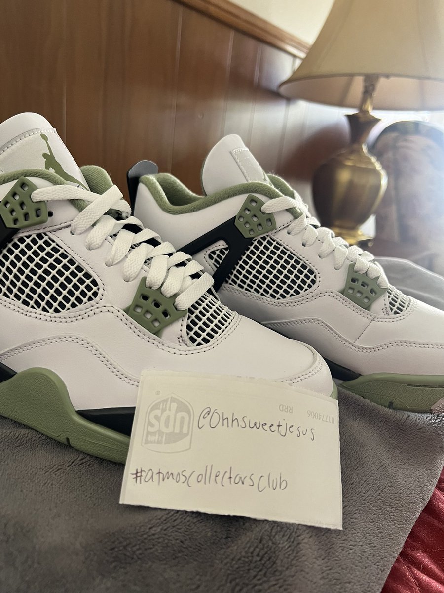 ohhsweetjesus's tweet photo. @atmos_usa US 10.5 Mens 
#atmosweb #atmoscollectorsclub 
Let’s hit a double bingo in 4 photos!! 💥 
A1/C1: Any Jordan 4 UNC and Any Nike SB Parra Dunk
B2/C2: Fav J3 Reimagined and J4 collab A Ma Maniere 4 Collab
C3: Seafoam 4 Most recent pickup
D4/C4: Daily skateboard and extra laces https://t.co/XtEhImC26E