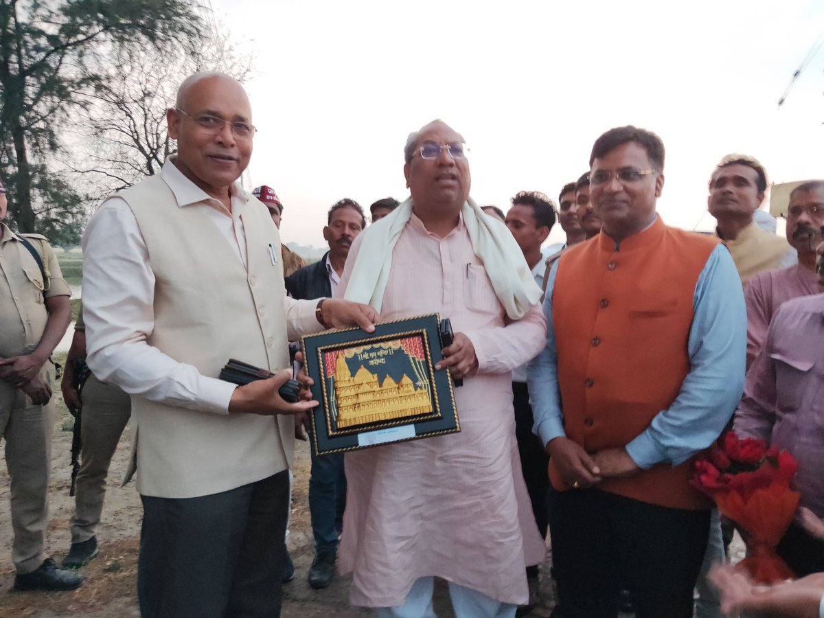 fsswaup's tweet photo. को लेकर चिंता जाहिर की और पूर्व की भांति अपनी समस्याओं से अवगत कराया, जिसपर माननीय मंत्री जी ने छात्रों के हित में आश्वासन दिया। @mahamana4u @CMOfficeUP @psharma_in @FDepar2 @PRupala @myogiadityanath @RMNnishad4u @FisheriesGoI https://t.co/LDUaN5dtgE