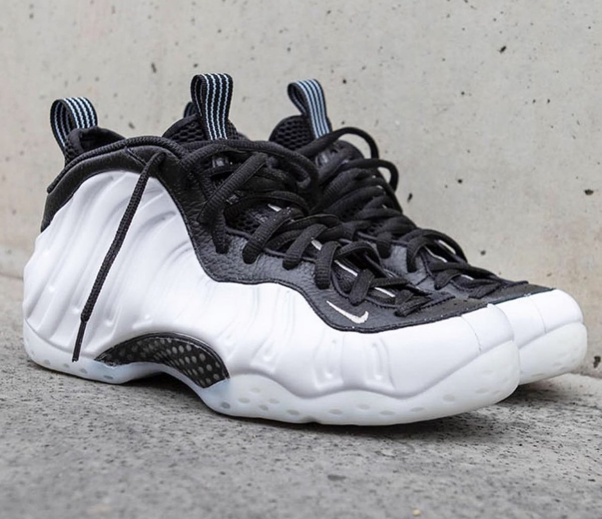 SBDetroit's tweet photo. Nike Air Foamposite One “Penny PE” Releases April 7th 🤍 https://t.co/G6cD24R2eb https://t.co/IfSLOPXmZj