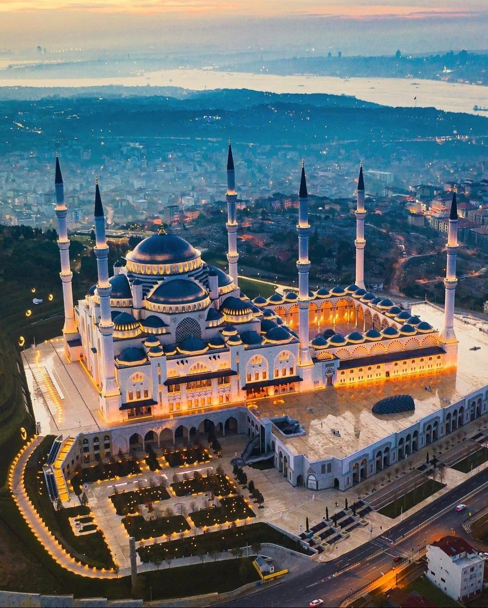 #Turkey 🇹🇷🇹🇷
Location📍Çamlıca Camii Istanbul
Follow ➡️ @BEAUTIFULBALKA 
#BeautifulBalkans #BeautifulTurkey
.
.
.
.
.
.
.
.
#visitturkey #VisitBalkans #discoverturkey #istanbul #türkiye #istanbullovers   #turkshutter #ig_sanat #ig_istanbul #ig_turkey  #istanbulphotos #istanbul