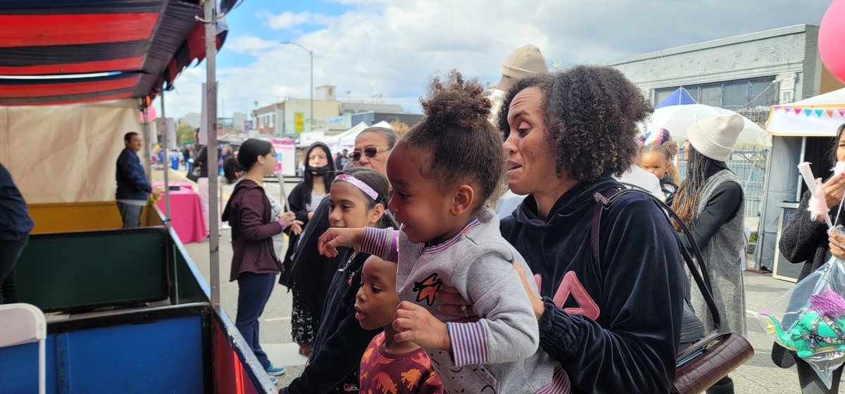 CW_HeatherHutt's tweet photo. This is what community is about! Creating an environment for our youth to express themselves while having fun! Check out photos from our Community Block party in partnership with @msdebbieallen @OfficialDADance #Debbieallen #communityblockparty #dada #RhimesFamilyfoundation https://t.co/0SReXXd5F2