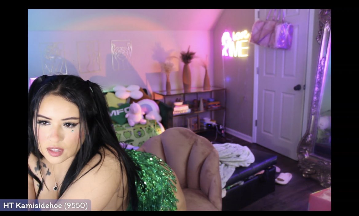 Kamilabbxoxo's tweet photo. We fcking did it!! Elite 8 we have arrived ๐thank you to all my members who helped me out , and @ItsCherryBanks ๐for making it so fun with her room . #modelmadness https://t.co/4xVjuJrTit