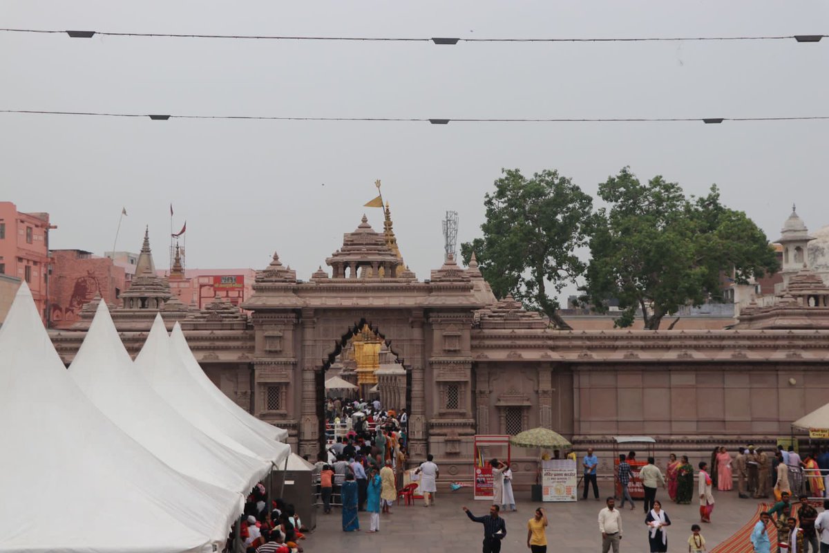 tourismgoi's tweet image. The #SCO Tourism Meet concluded with a visit to the sacred Kashi #Vishwanath Temple and the grand Aarti at #Dashashwamedh Ghat.

1/2