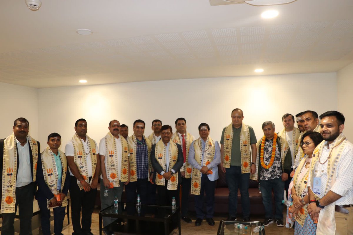 tourismgoi's tweet image. The #SCO Tourism Meet concluded with a visit to the sacred Kashi #Vishwanath Temple and the grand Aarti at #Dashashwamedh Ghat.

1/2