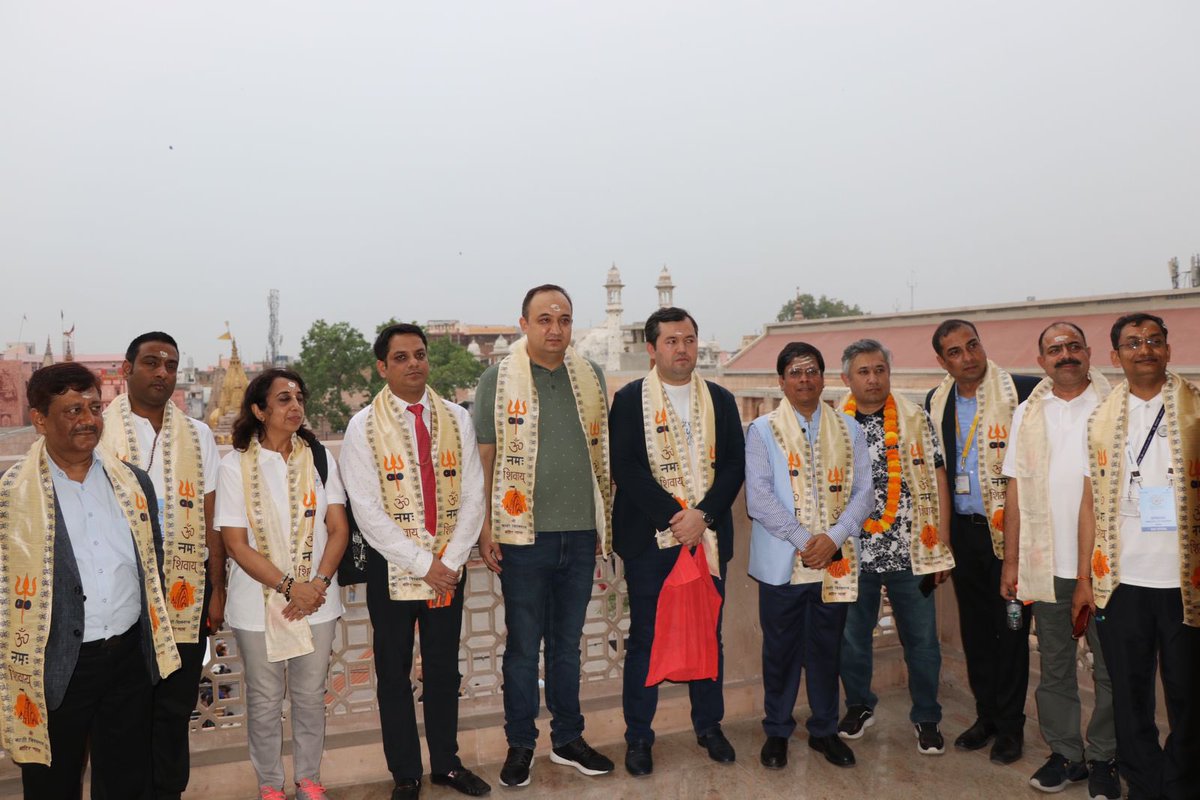 tourismgoi's tweet image. The #SCO Tourism Meet concluded with a visit to the sacred Kashi #Vishwanath Temple and the grand Aarti at #Dashashwamedh Ghat.

1/2