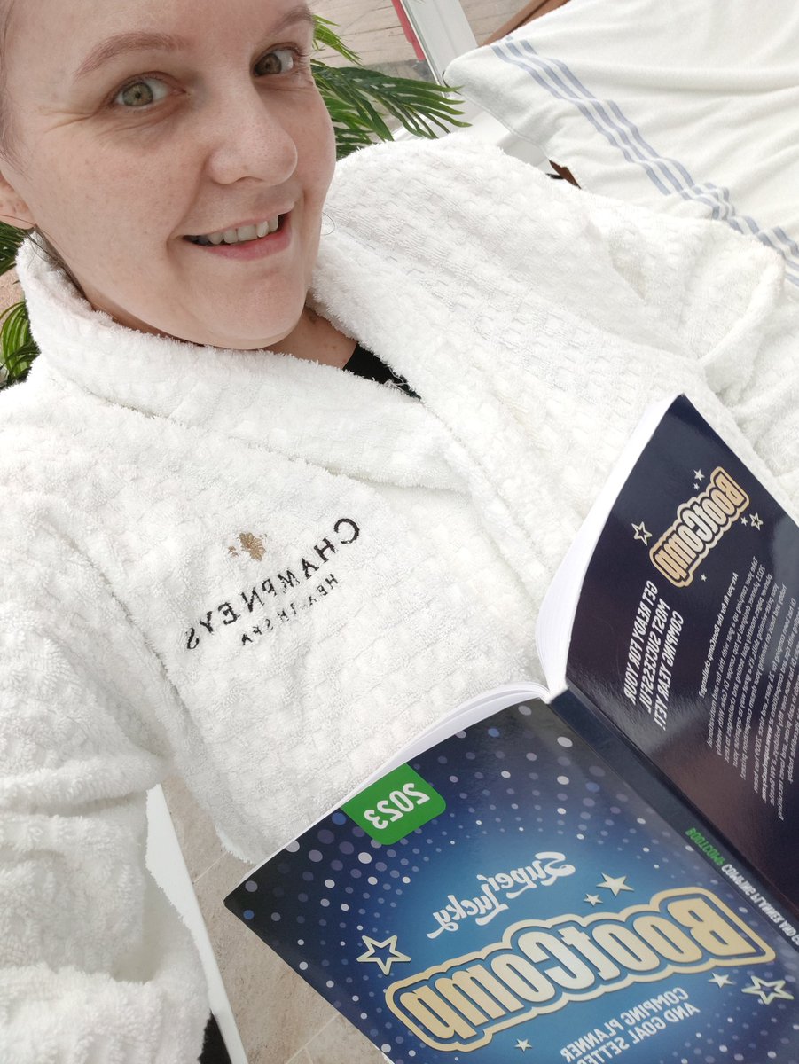 SmileyShazza1's tweet photo. @SuperLuckyDi perfect reading material whilst on my relaxing Champneys Spa Day - a previous comp win ❤️ #Bootcomp https://t.co/0kDVI2AVGA