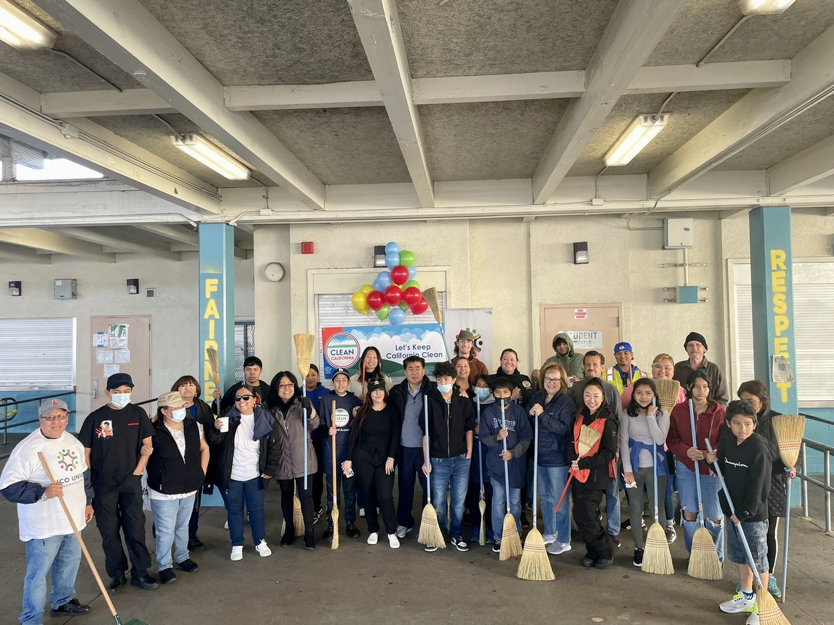MSantiagoAD54's tweet photo. It’s a Caltrans #CleanCA Community Day!!

We’re joining Pico Union Neighborhood Council, @EunissesH and @SenMariaEDurazo for a community clean up at Pico Union’s Barrendo elementary. 

Let’s #KeepCAClean! https://t.co/ZD7asabGvg