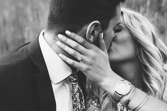 bullzeyedotcom's tweet photo. What issues should you consider before getting married? https://t.co/dmBg5neHp0 #marriage #relationships #lifestyle https://t.co/bXo3lhpRgf