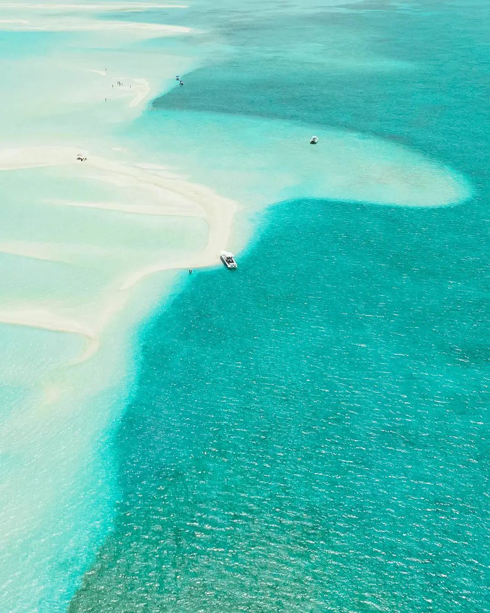 The waters of the Exumas are woven together by a sea of blues that shift in tone and color; to get to know them, you have to cross them all 💙