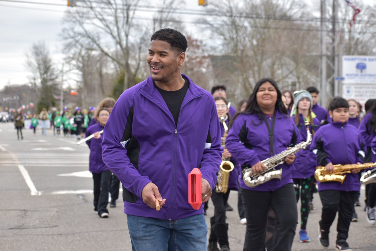 SingleVickie's tweet photo. @HamptonBays_MS St. Patrick’s Day Parade 🍀🍀🍀 https://t.co/TzuGjXRHZi