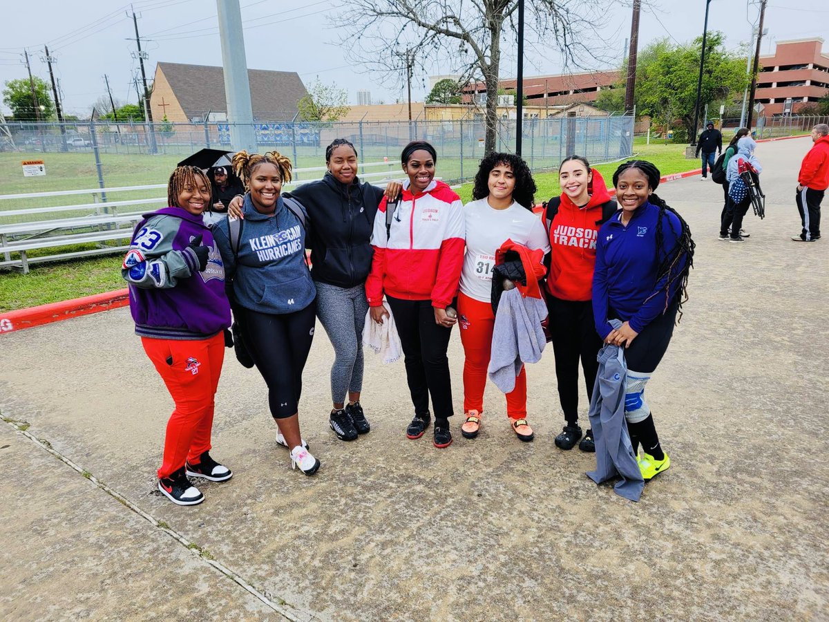 Spring Break so <a href="/jazthrows/">Jazmine Thompson</a> and <a href="/datboyd9/">Des Wright</a> rippin and runnin them Houston streets. And, oh, my #ThrowsMama heart 🥰 Some of the BADDEST throwers in Texas at TSU Relays today 🚀🚀🚀🚀🚀

🦾
<a href="/T_throws2024/">Tareva Parham-Brown</a>
@CassidyCBall1
Jaz
Gia Booth
<a href="/pariskimble_/">pariskimble_</a> 
@violettabilotto
<a href="/Kacienichole_/">Kacienichole_</a> 
🦾