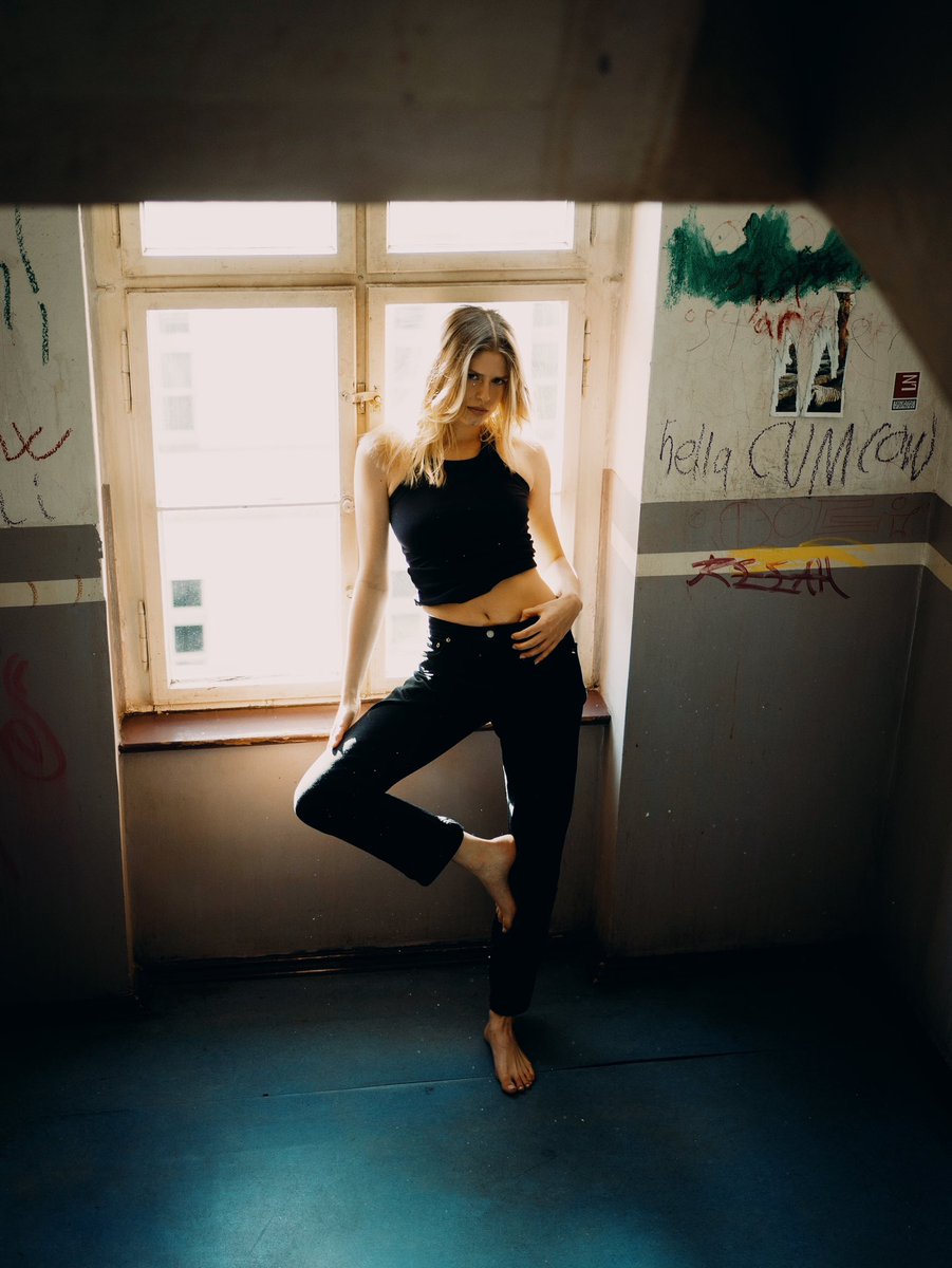 hanontheroad's tweet photo. the beautiful Amei on film, shot with kodak portra 400 https://t.co/TkcLmhwAqG
