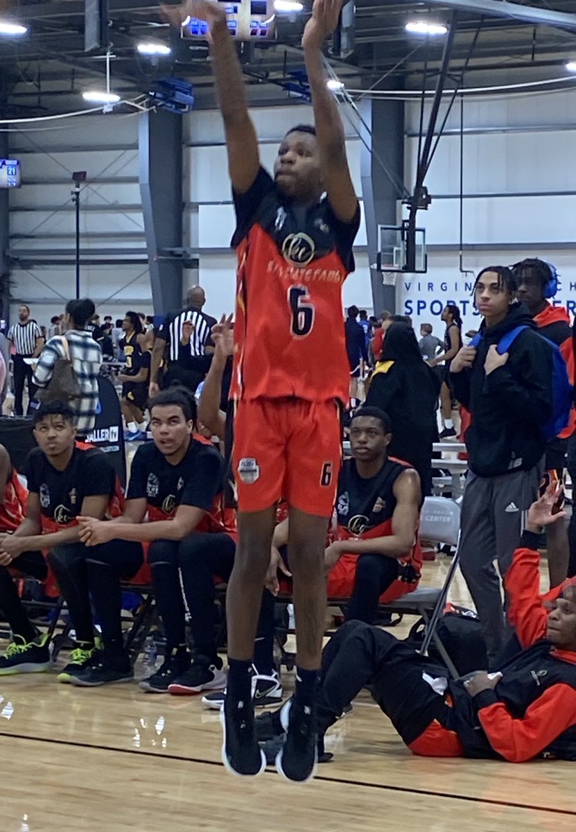 NorfolkKnights's tweet photo. Kali Elite 6’2 2024 Cam’ron Paul (Caver Academy) can flat out shoot it!  Spot ups, step back 3, scored off the dribble. Sound mechanics. If ⁦@nolimitquis⁩ tells you “he can shoot it”, he can shoot it ! #BigShots #VABeachTipoff ⁦@BigShotsToday⁩ ⁦@BigShotsGlobal⁩ https://t.co/1gCVuKu0jU