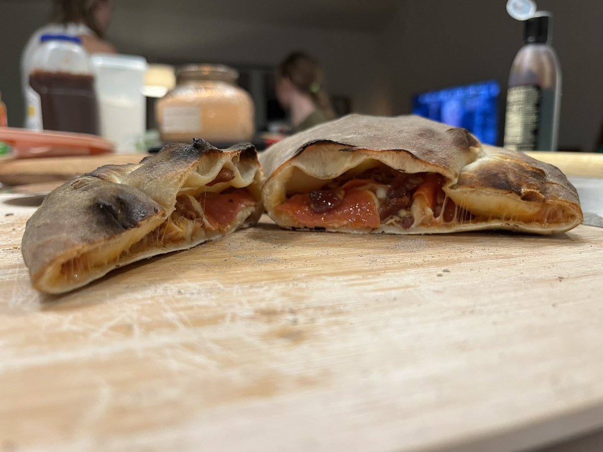 PlaneFocal's tweet photo. Fired up some pizzas, calzones, and cheese sticks on the @SoloStove last night! Everything was awesome and already stoked on cooking in it again. https://t.co/cjElfX5Hka