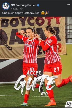 Zweimal Infantino hinteinander reicht nun aber. Hier was Schöneres: Die Gratulation der Frauen vom SC Freiburg zum Geburtstag ihrer Mitspielerin Riola Xhemaili, fotografiert vor astreinem Hintergrund. War schon Anfang März, aber wir gratulieren nochmal gerne...