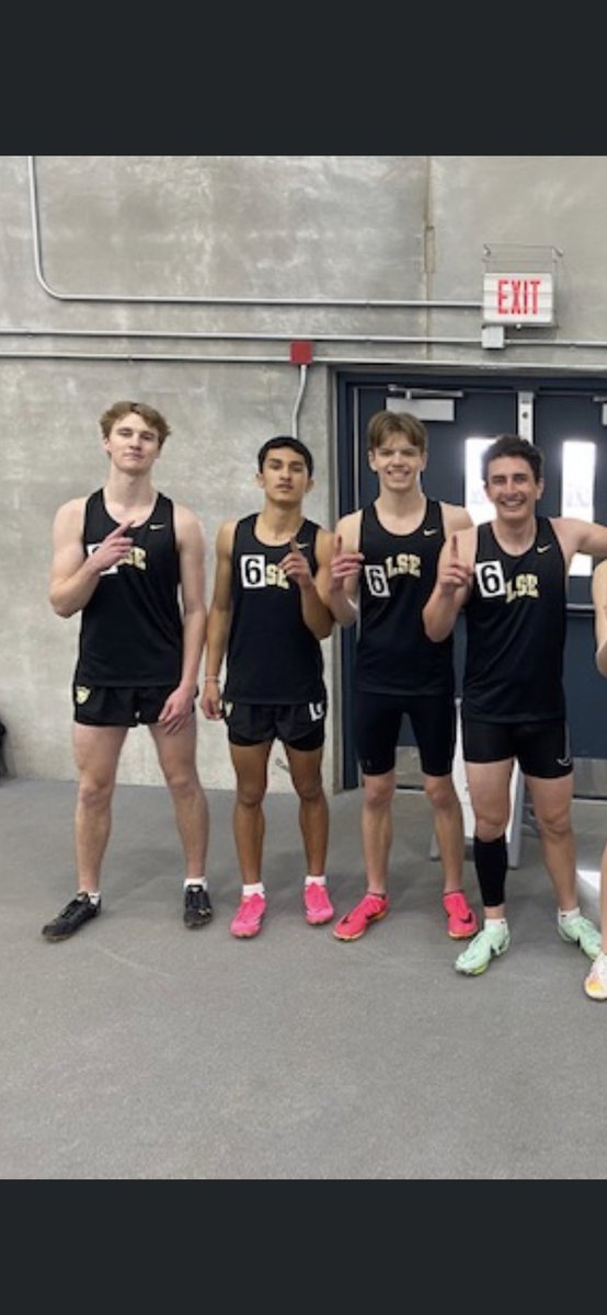 4x400 gold at Concordia indoor!