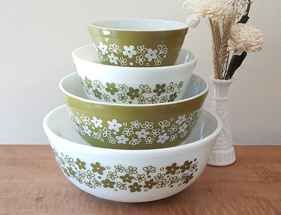 sufferingpoodle's tweet photo. i think it would be incredibly funny but also cute to get any of the vintage pyrex bowl designs as a tramp stamp. like just the designs, not a tattoo of the bowl. https://t.co/Vcwqrsbl0h