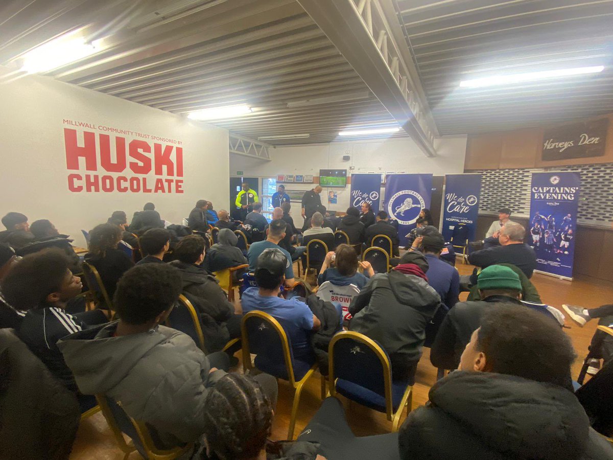 AnwarU01's tweet photo. Another superb pathways event  @MillwallFC today with #Refereeing taking centre stage👌 thanks to our superb panel for their insight, guidance and time👏 also credit to everyone who made it despite the travel disruptions 🤩  #FansforDiversity #Pathways #Millwall https://t.co/xyD6gkP2LW
