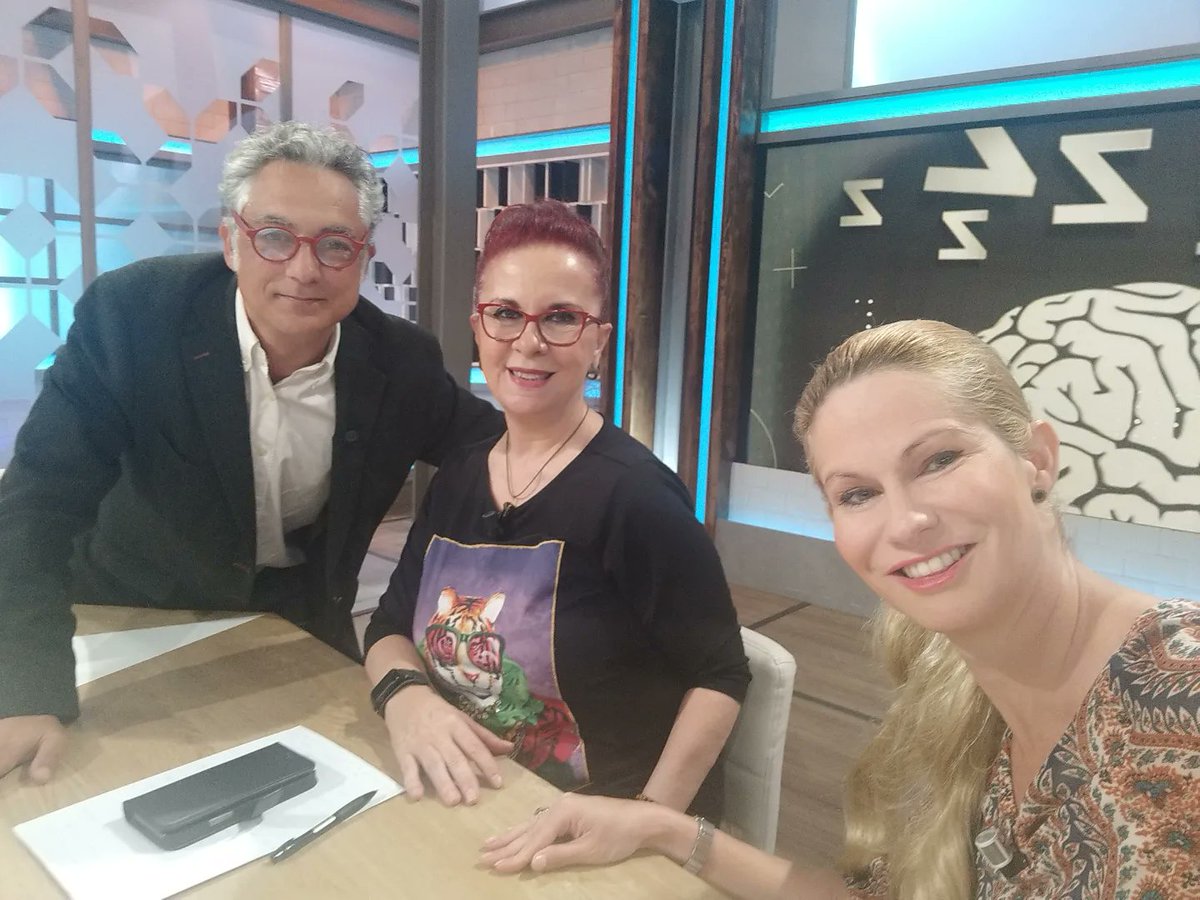 ElblogdeAmanda's tweet photo. On the programme @cincdiesib3 (Five Days) on @ib3 , among many other interesting topics, we were talking about inflation, roadworks... with the best company ever ❤️
@academiadetv
@planetadelibros
🏆 https://t.co/nytqVsEoI0 🏆
#vipmallorca
#themallorcablog
@MajorcaDaily https://t.co/ZW6FyN8AQB