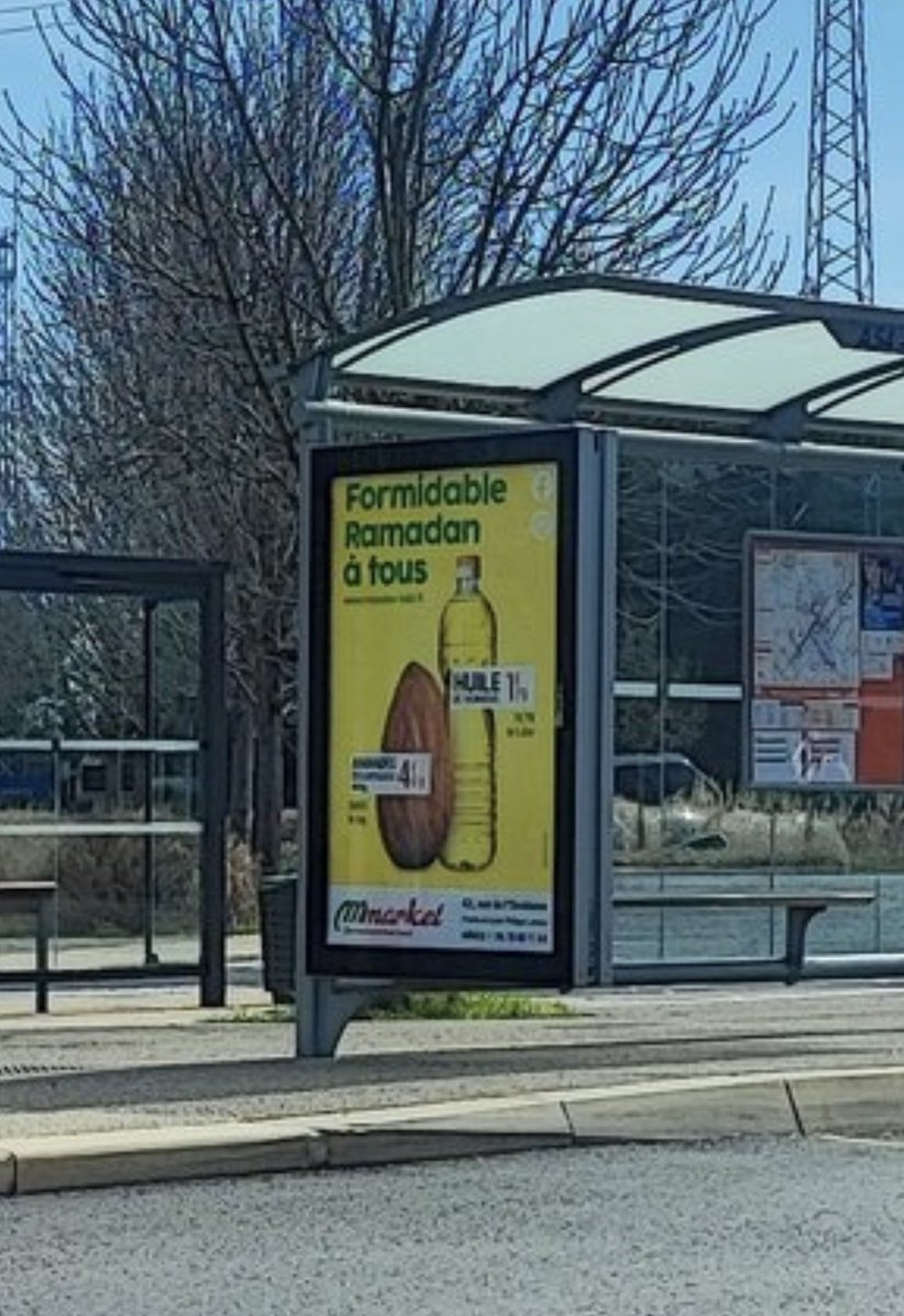 DamienRieu's tweet photo. Du halal et du ramadan partout. Impossible d’y échapper. Je me demande même si il y en a autant pour Noël. https://t.co/6ZHZ62EcFr