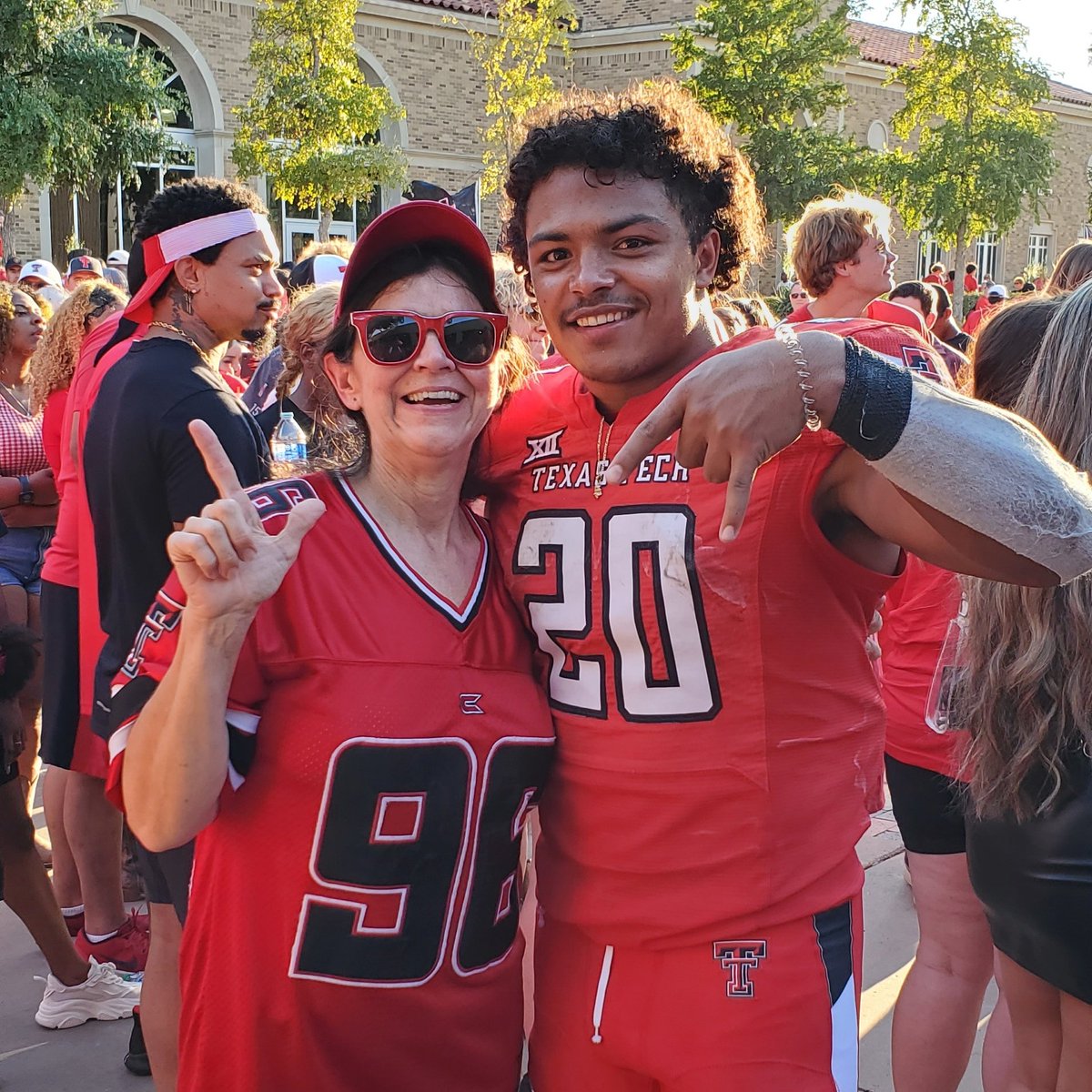 GruvyGurl's tweet photo. @cmacwreckem #LuckiestGurl #NotJustaHashtag https://t.co/snuXynmZdw