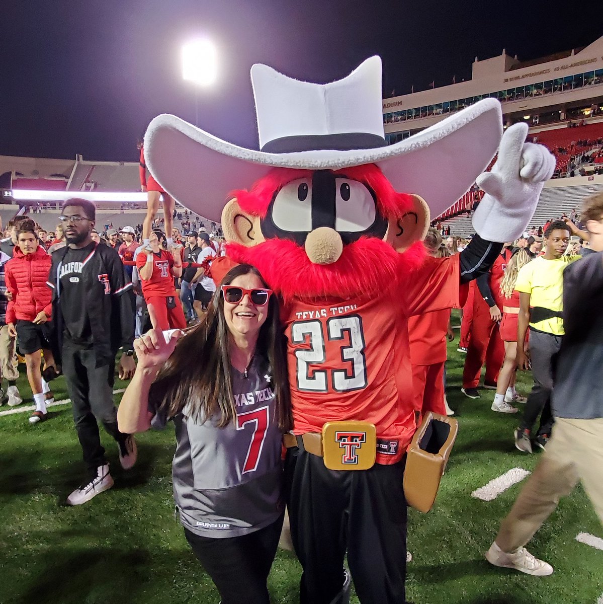 GruvyGurl's tweet photo. @cmacwreckem #LuckiestGurl #NotJustaHashtag https://t.co/snuXynmZdw