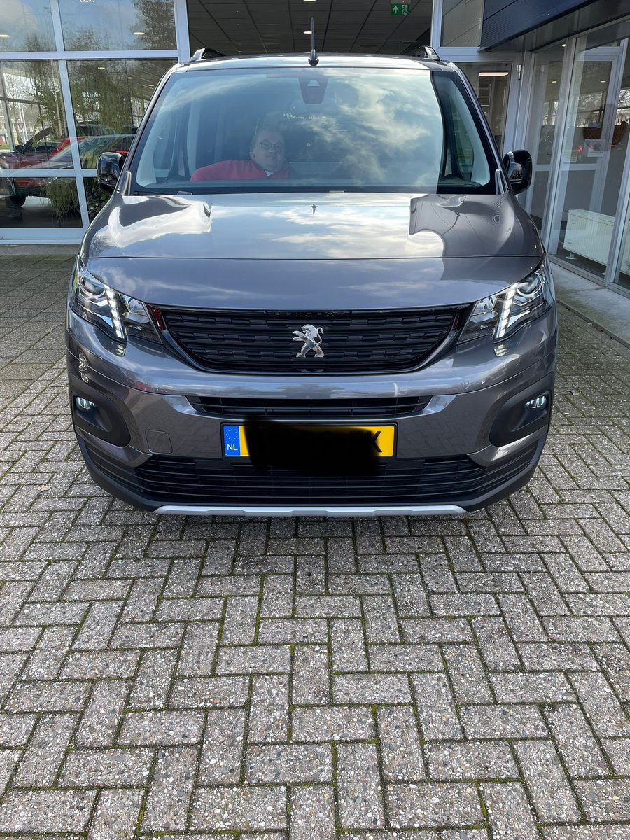 BrinkRick85's tweet photo. Vandaag mijn nieuwe Peugeot Rifter in ontvangst mogen nemen! Heel veel dank @AutoBouwmanNL voor jullie deskundige en goede service! #JeVoeltJeLekkerderInEenPeugeot https://t.co/oD2mw4GkPi