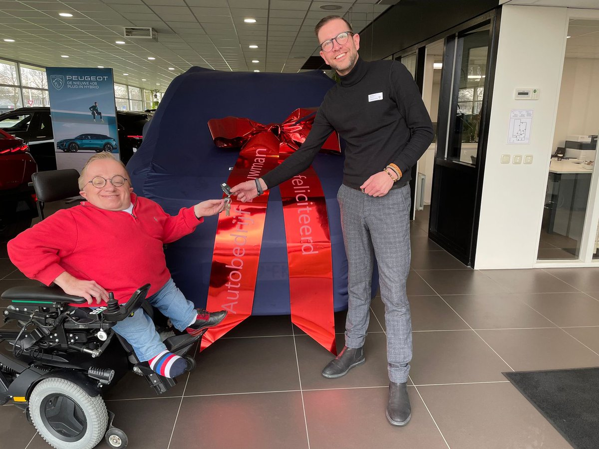 BrinkRick85's tweet photo. Vandaag mijn nieuwe Peugeot Rifter in ontvangst mogen nemen! Heel veel dank @AutoBouwmanNL voor jullie deskundige en goede service! #JeVoeltJeLekkerderInEenPeugeot https://t.co/oD2mw4GkPi